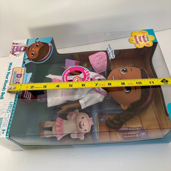 Disney Junior Doc McStuffins Wash Your Hands Talking Singing Doll 6-Piece NEW - Picture 8 of 8